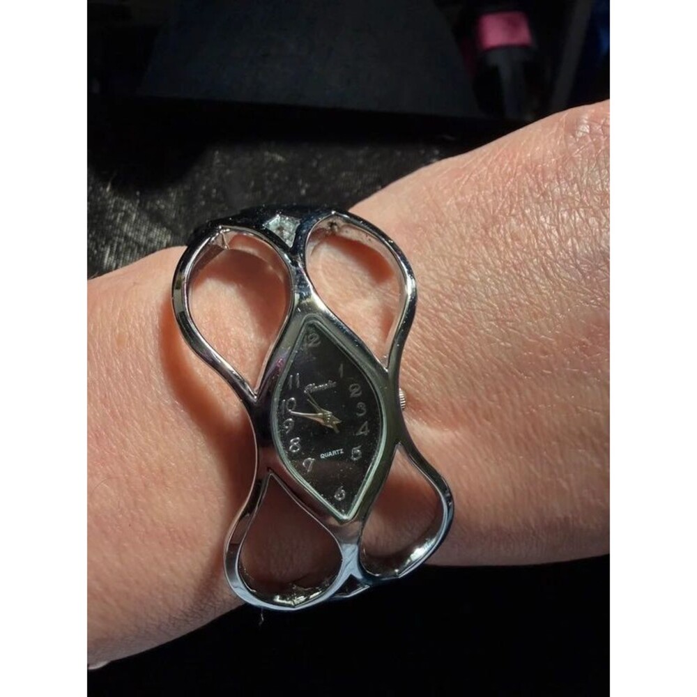 Vintage Y2K Geometric Open-Loop Silver-Tone Cuff Watch